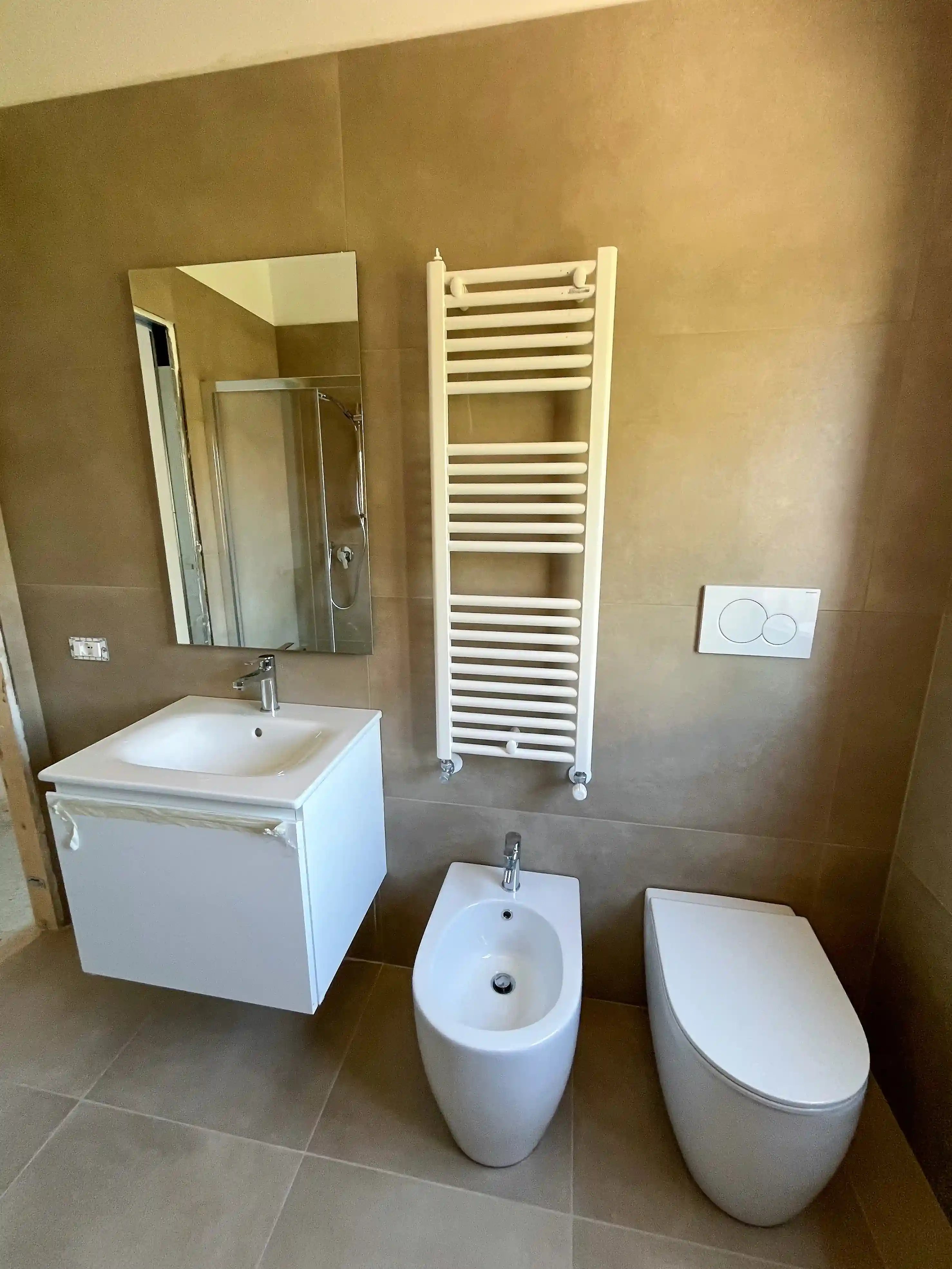 Installazione sanitari, mobili, termoarredo e box doccia