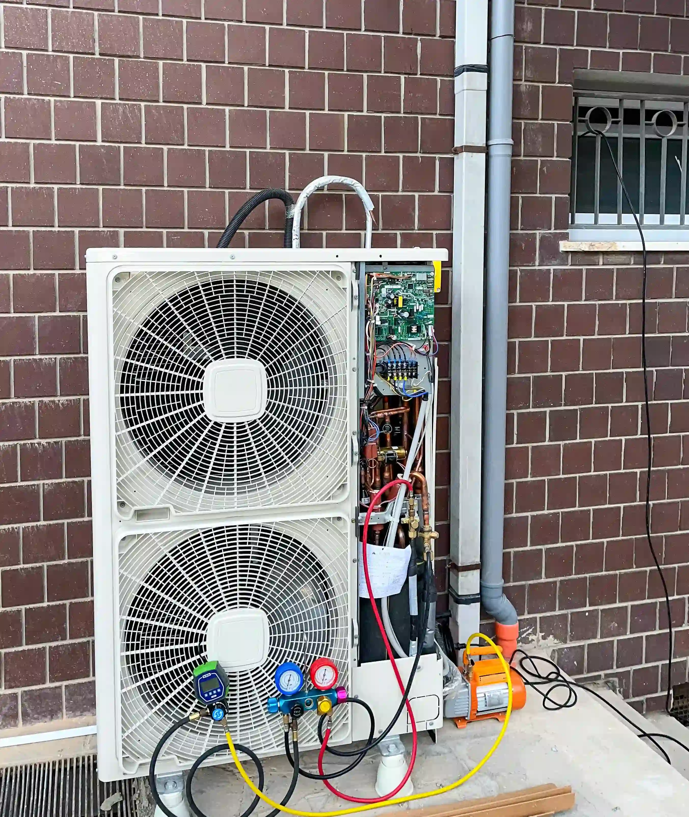 Installazione VRF (Variable Refrigerant Flow) (macchina esterna)